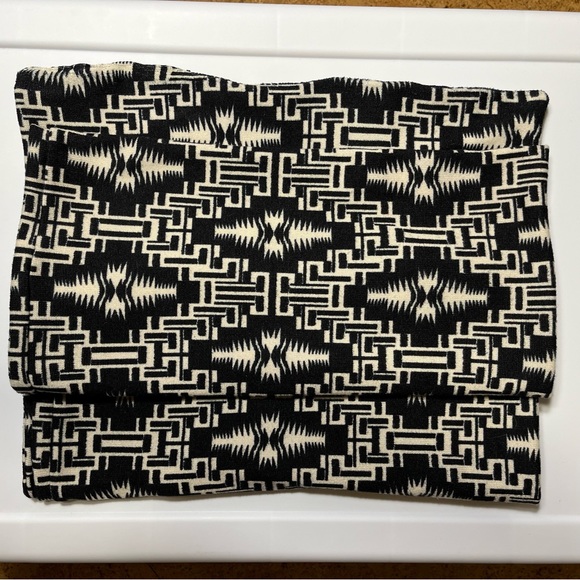 Aztec Black & Cream Infinity Jersey Knit Scarf O/S - Picture 5 of 11
